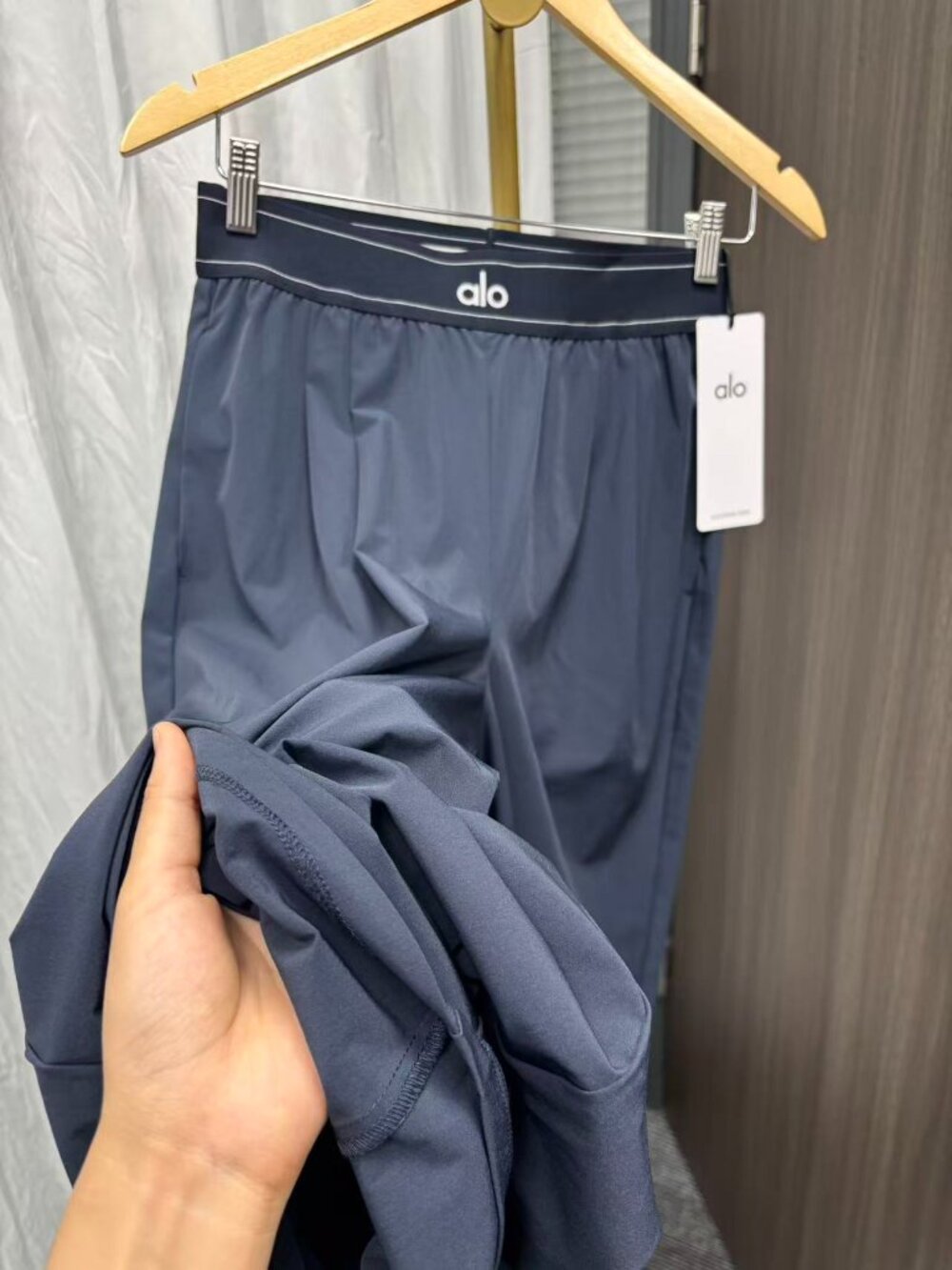 🏷Alo Yoga Navy Blue Loose-fitting Yoga Pants NWT Suit-style Straight Leg Pants - Picture 2 of 5